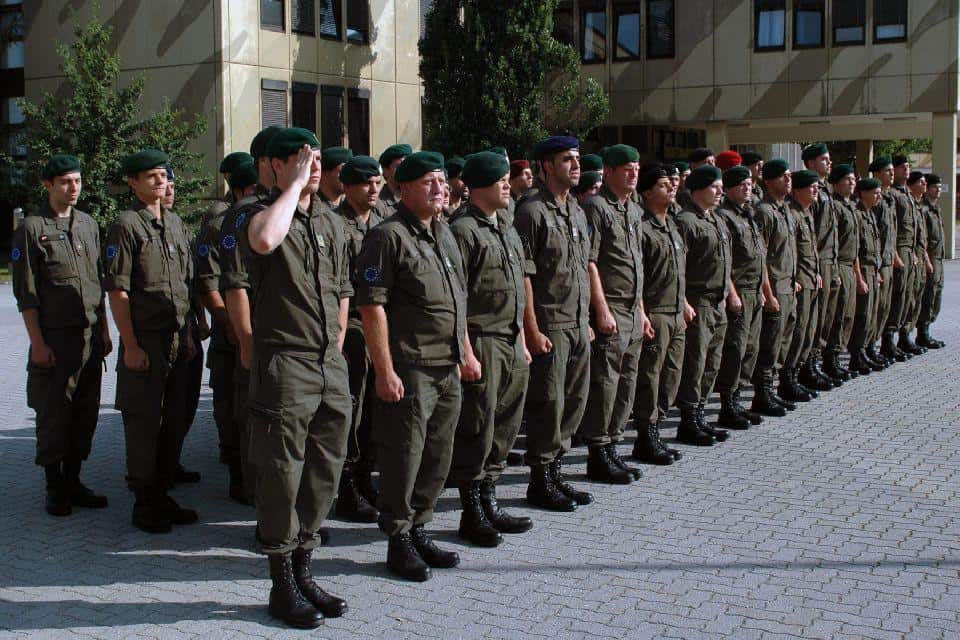 Avstrija ob povečanem vstopu migrantov na meje napotila dodatne vojake (dopolnjeno)