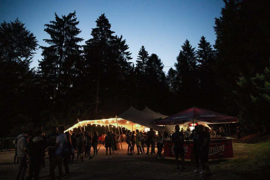 Na Ravnah se obetajo koncerti, komedija, menjava sadik in pridelkov, pohod po Malgajevi poti, predstavitev knjige ...