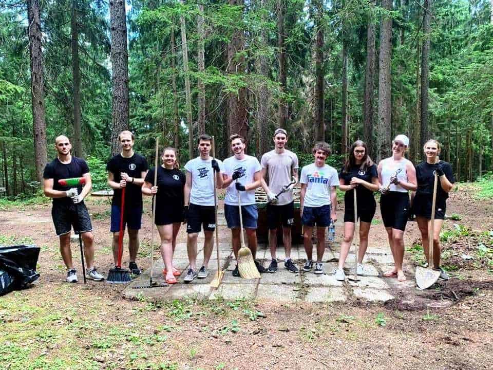 Člani Kluba koroških študentov na Ivarčkem jezeru opravili dobro delo