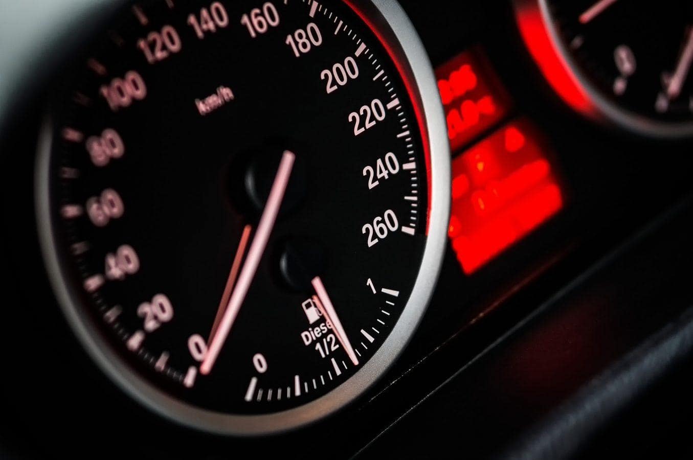 Na avtocesti med Celjem in Dramljami vozil 226 km/h