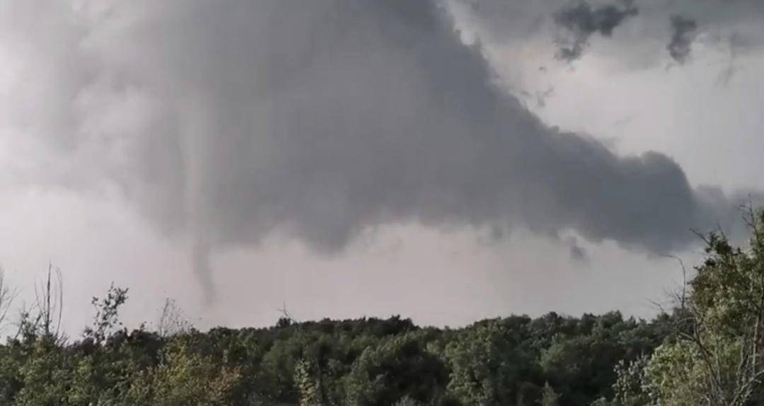 Tornado na Hrvaškem, huda neurja tudi v Avstriji in Italiji (VIDEO in FOTO)