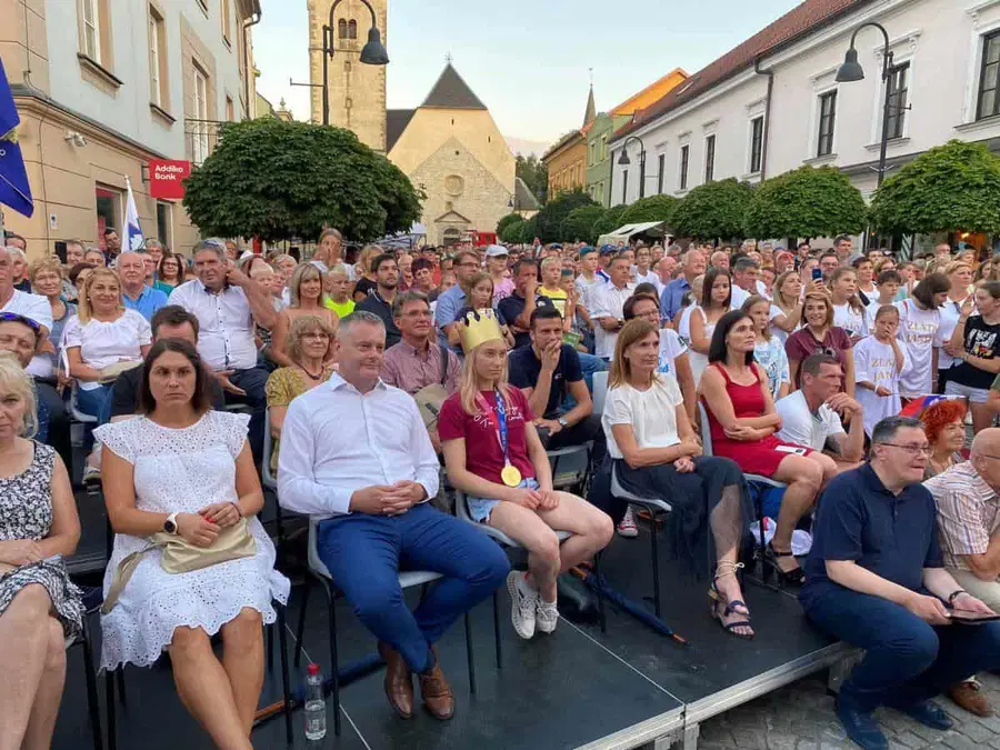 Posnetek sprejema olimpijke Janje Garnbret v Slovenj Gradcu (VIDEO in FOTO)