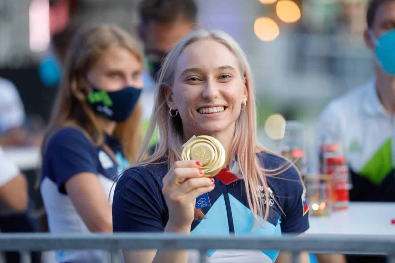 Množica ljudi v Ljubljani pozdravila slovenske olimpijce. Janković Garnbretovi obljubil, da bodo v Ljubljani zgradili plezalni center