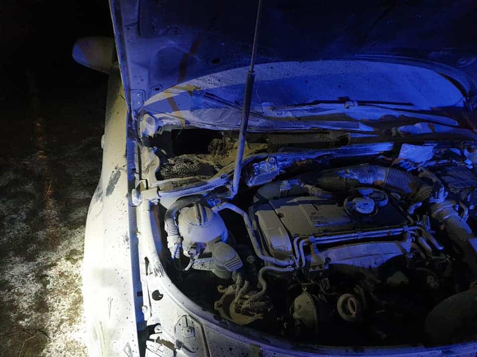 V Črni zagorelo vozilo, v prometni nesreči v Dravogradu poškodovan kolesar