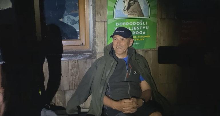 Petkovi protestniki na Kredarici Janši in Hojsu namenili več kritičnih, nekateri pa tudi žaljivih besed (VIDEO)