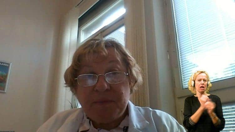 Predstojnica infekcijske klinike: Če bo število primerov naraščalo, testiranje tudi za cepljene