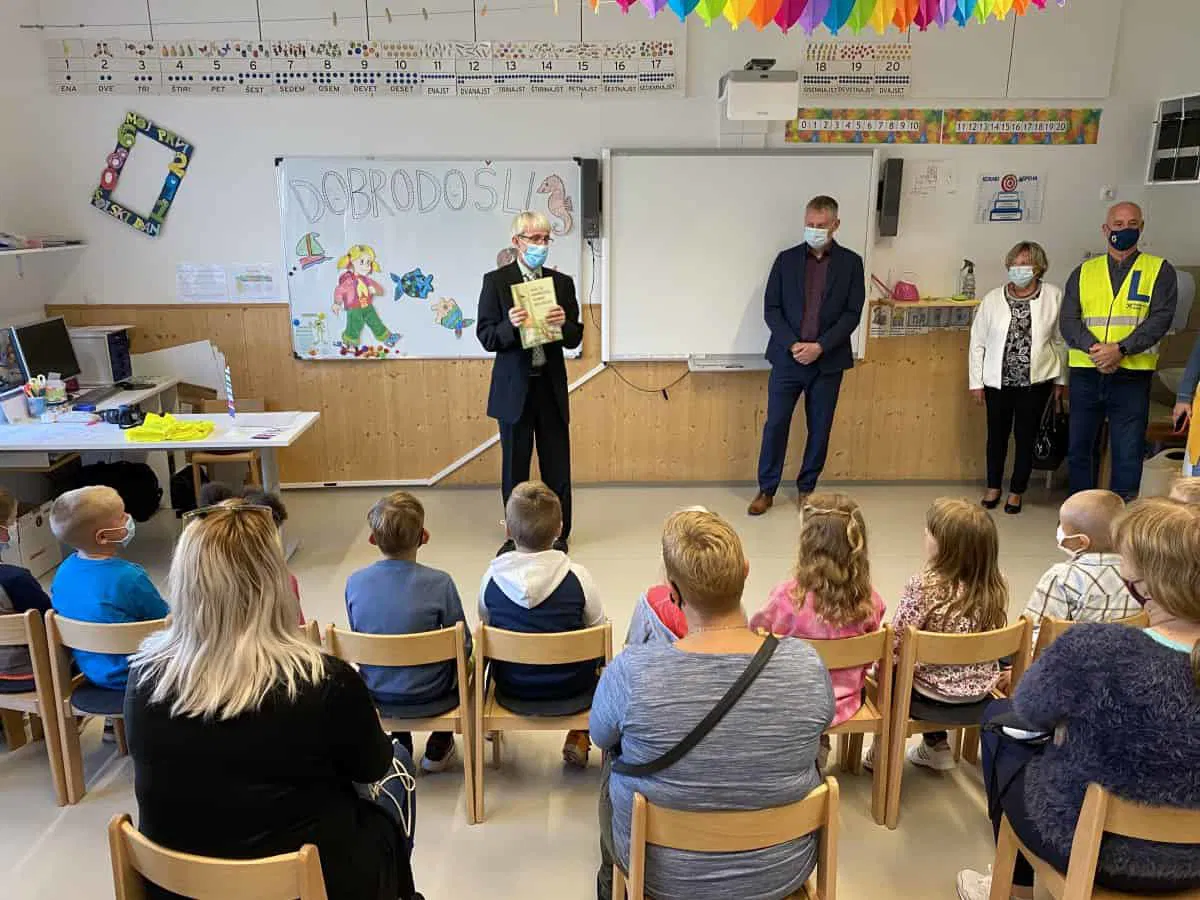 V Podgorju pripravili sprejem za prvošolčke, župan pa jim je v imenu občine podaril tudi zvezke (VIDEO in FOTO)