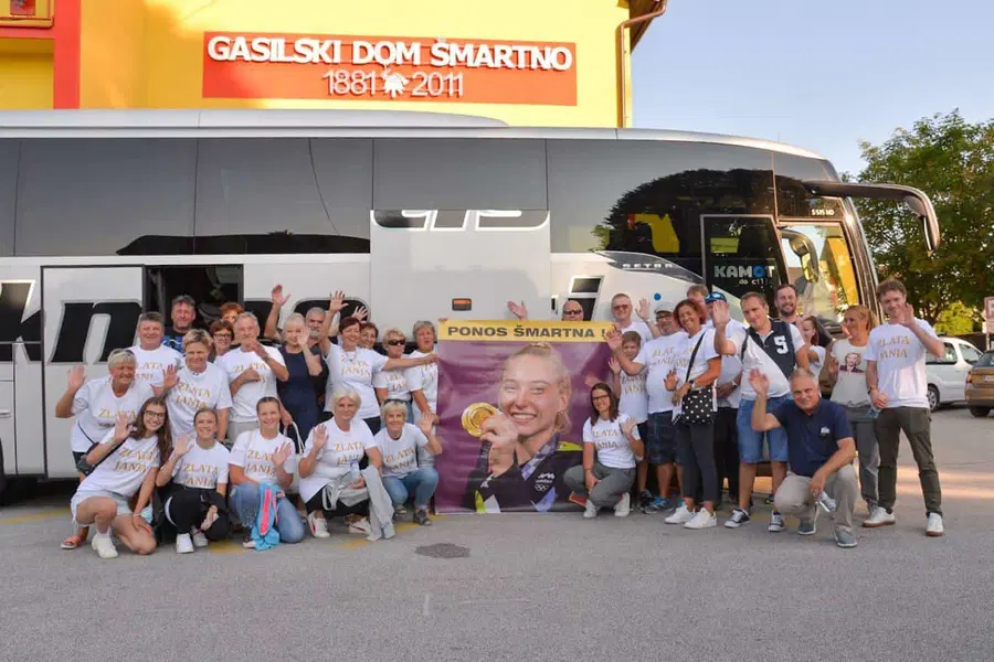 Karavana krenila na pot. Na Brniku bomo skupaj pričakali olimpijko Janjo Garnbret