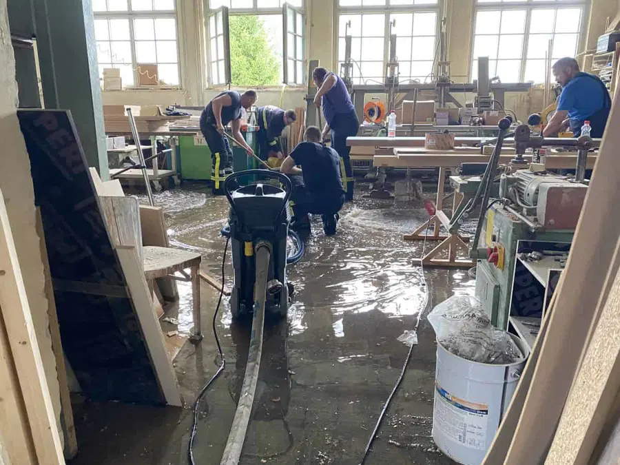 Ob plohah in nevihtah tudi na Koroškem močnejši nalivi. Poplavljene so ceste in objekti (VIDEO in FOTO)