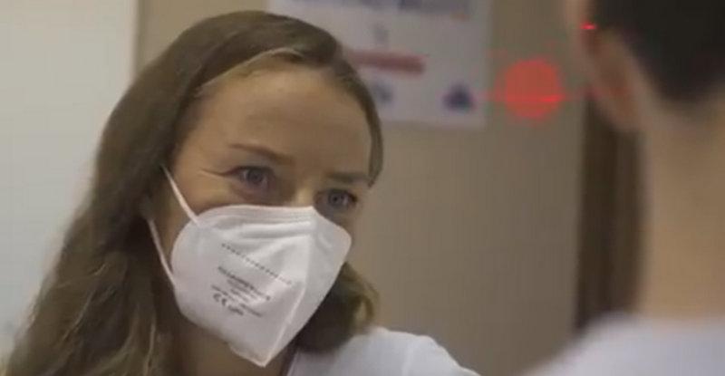 Danes se je cepila tudi Tina Maze. Cepljenje na Koroškem možno tudi čez vikend (VIDEO)