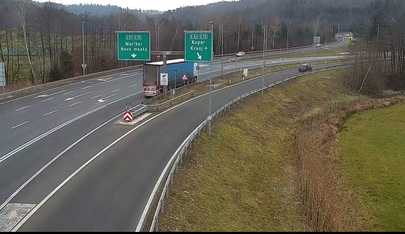 VIDEO: Neverjetno: S tovornim vozilom vzvratno po avtocesti