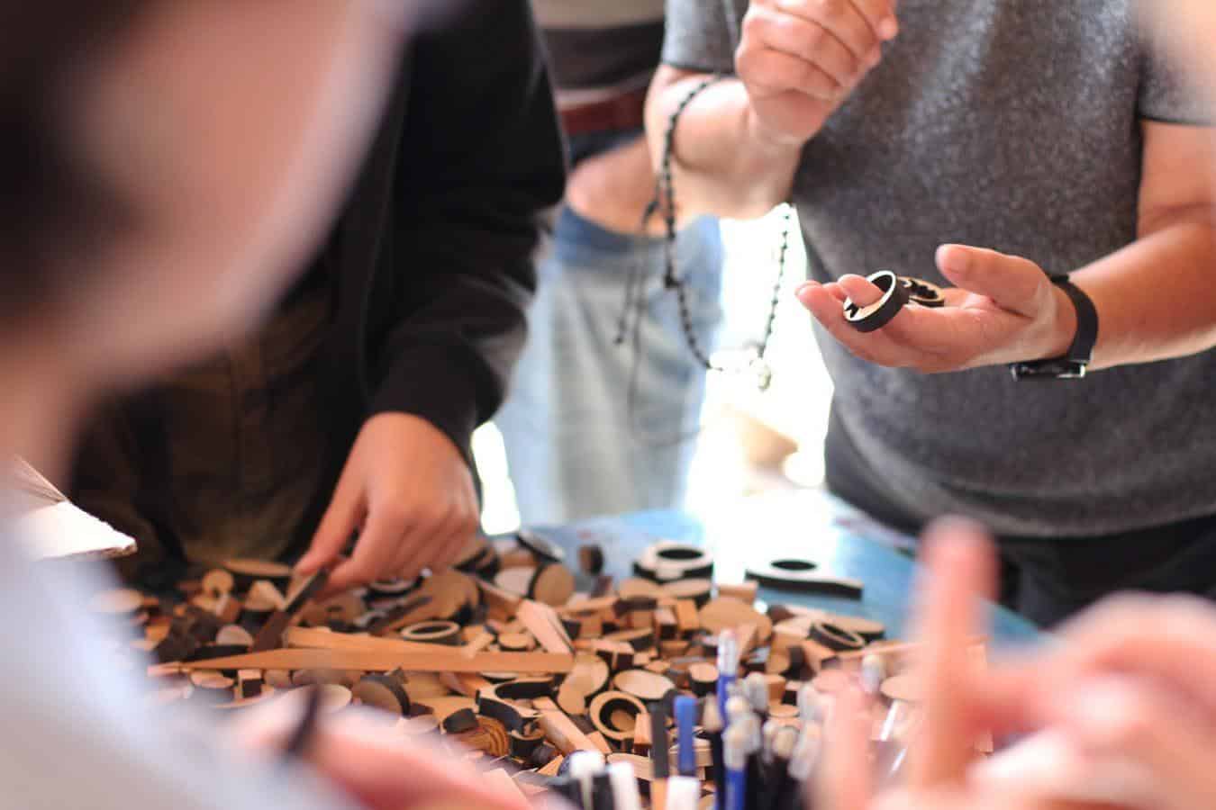 V Slovenj Gradcu bodo odprli razstavo Aroma nakit z Zuhro in Vesno