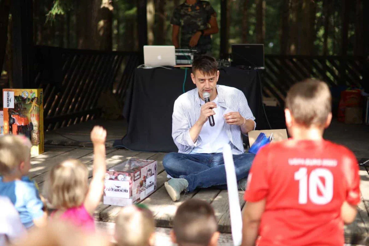 Najmlajši na Ivarčkem jezeru uživali ob številnih brezplačnih aktivnostih. Tudi v družbi Roka Terkaja (FOTO)
