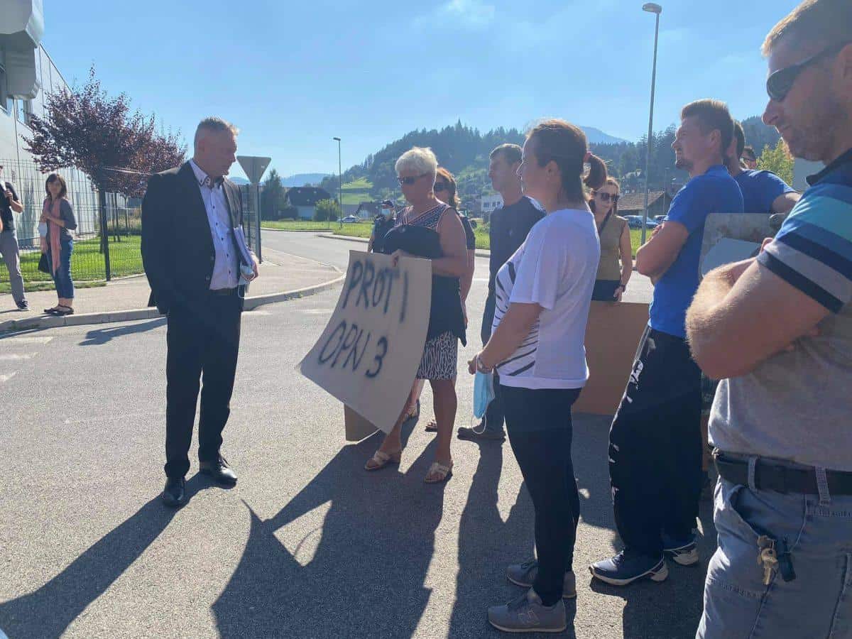 V Slovenj Gradcu razburjajo načrtovane spremembe občinskega prostorskega načrta. Del kmetov pripravil protestni shod (VIDEO in FOTO)