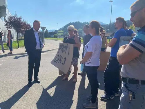 V Slovenj Gradcu razburjajo načrtovane spremembe občinskega prostorskega načrta. Del kmetov pripravil protestni shod (VIDEO in FOTO)
