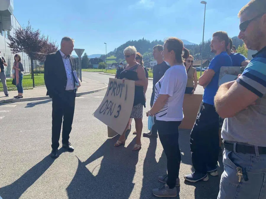 V Slovenj Gradcu razburjajo načrtovane spremembe občinskega prostorskega načrta. Del kmetov pripravil protestni shod (VIDEO in FOTO)
