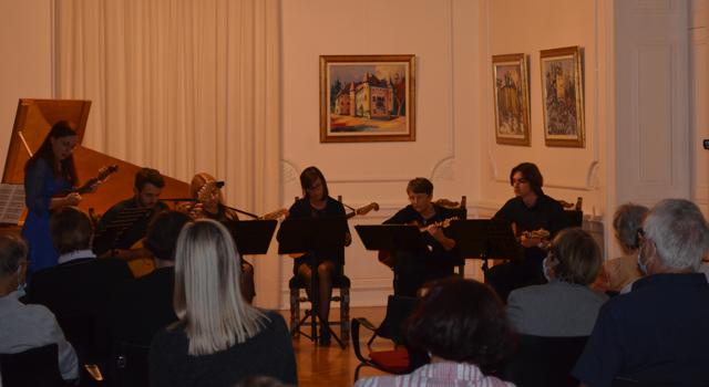 Prvi koncertni večer Jesenskih serenad se je pričel z ljubezensko zgodbo