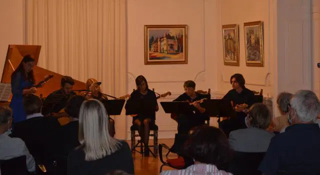 Prvi koncertni večer Jesenskih serenad se je pričel z ljubezensko zgodbo