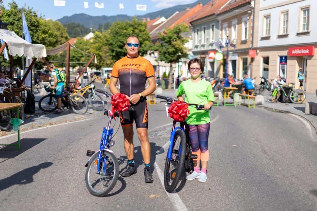 V Slovenj Gradcu kolesarili, pripravili pestro dogajanje za najmlajše in zabavo z ansamblom Škorpijoni. Mesno jedro obiskal tudi Justus Reid (VIDEO in FOTO)