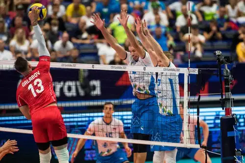 Slovenci so si z zmago nad Hrvati priborili  polfinale odbojkarskega EP proti Čehom