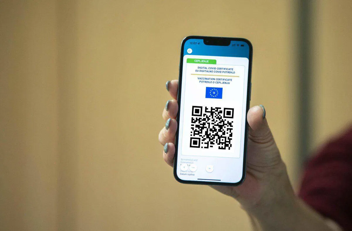 Varuh vladi predlagal dostop do zdravstvenih storitev s hitrim testiranjem, ne le s pogojem PCT