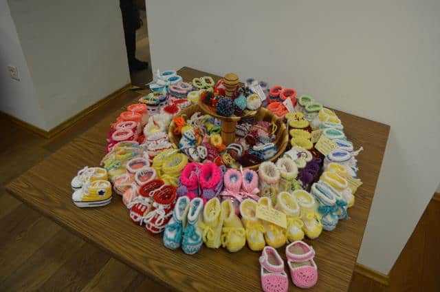 Razstava izdelkov študijskega krožka Pletem in razveseljujem ob začetku novega študijskega leta