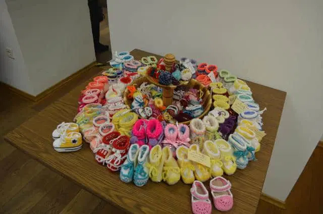 Razstava izdelkov študijskega krožka Pletem in razveseljujem ob začetku novega študijskega leta