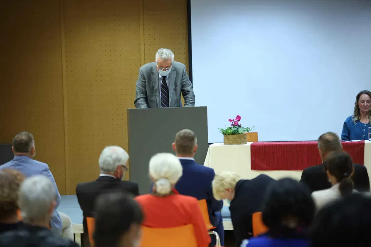 Ob mednarodnem dnevu starejših v Slovenj Gradcu pripravili posvet o storitvi Kažipot 55+ (FOTO)