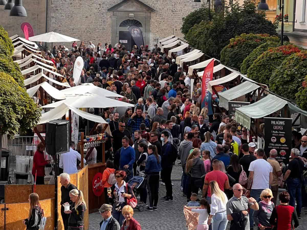 Odprta kuhna v Slovenj Gradec privabila številne ljubitelje kulinaričnih dobrot (FOTO)