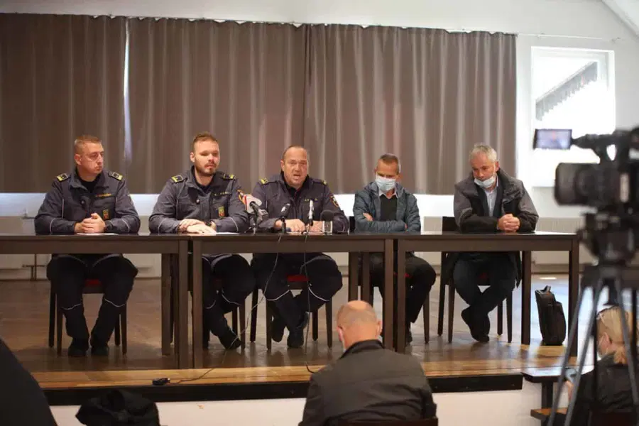 Koroški gasilci pogasili požar na odlagališču odpadkov na Holmcu. Plevnik in Tasič pozvala k ustreznemu odlaganju odpadkov (VIDEO in FOTO)