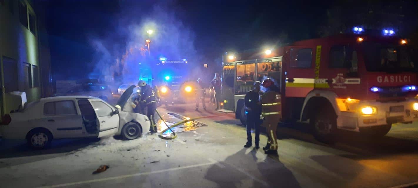 V Dravogradu gorelo osebno vozilo (FOTO)