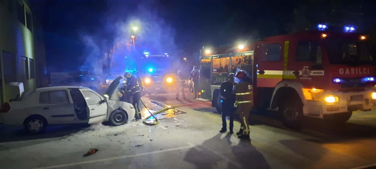 V Dravogradu gorelo osebno vozilo (FOTO)