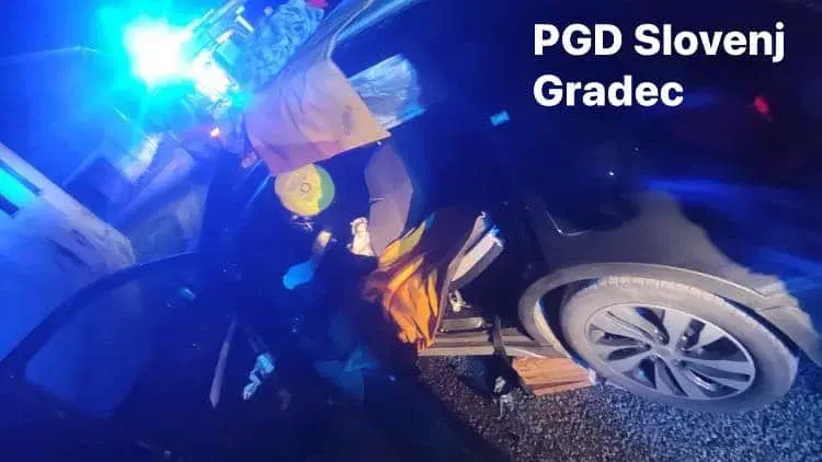 Mislinja: Po trčenju dveh vozil poškodovani osebi prepeljali v SB Slovenj Gradec