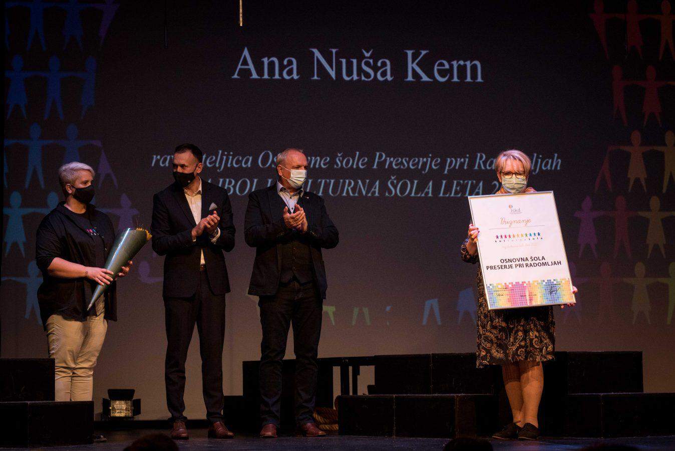 Prva OŠ Slovenj Gradec prejela priznanje za pomemben prispevek na področju kulturne dediščine