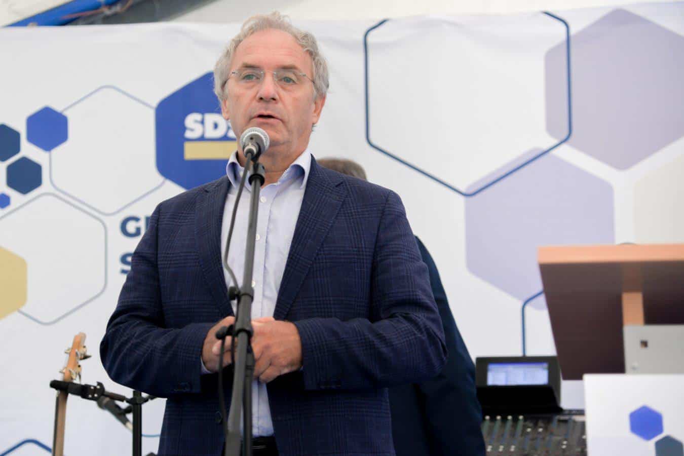 Hojs: Slovenija bo do petka aktivirala zakon o začasni zaščiti beguncev. Tonin: V zasebnih nastanitvah, pri znancih in sorodnikih, prijavljenih 2500 ukrajinskih beguncev