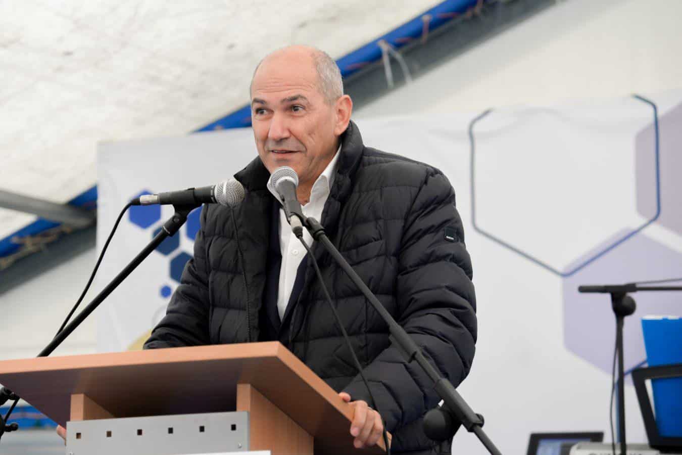 Janša: Pošiljajo nas v penzijo, naš odgovor bo odhod na volišče