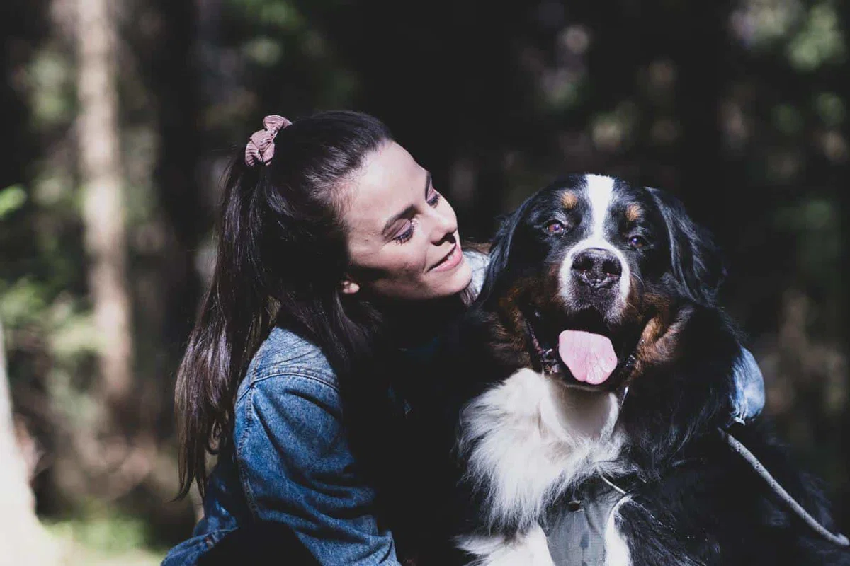 Ditka in Feri Lainšček sta se tokrat spomnila na vse kužke, ki jih ni več tu, a ostajajo v naših srcih (VIDEO)