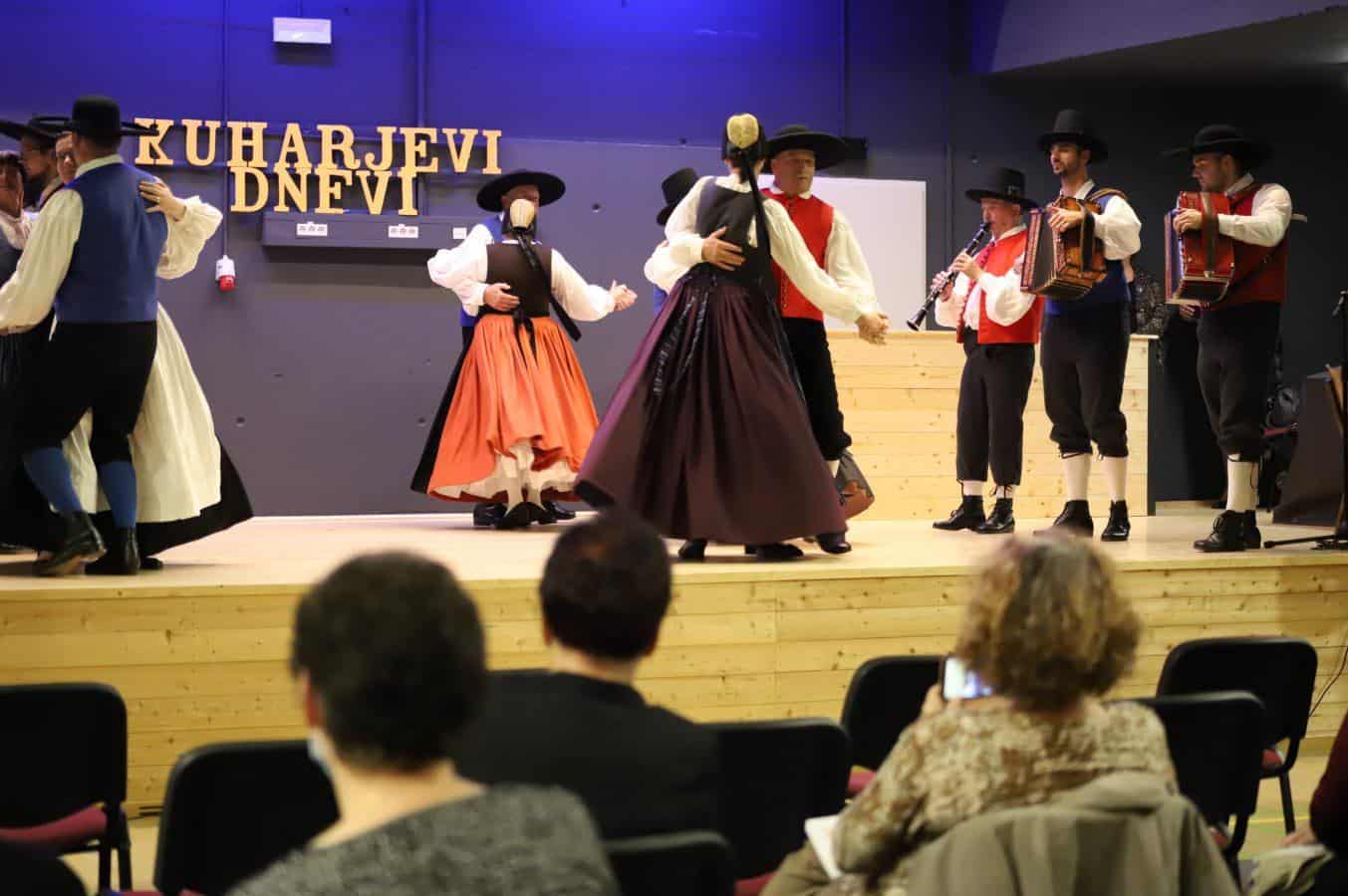 V Kotljah pripravili proslavo s pestrim kulturnim programom (FOTO)