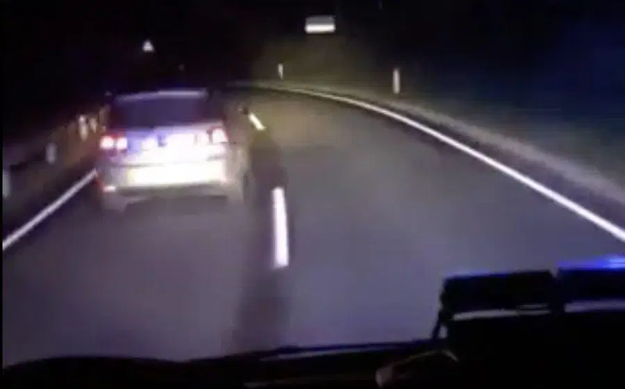 VIDEO: Saj ni res pa je: Na Koroškem prehiteval gasilce na nujni vožnji