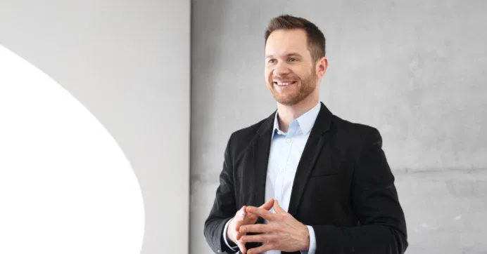 Z govorico telesa sporočate več, kot si mislite – tudi na razgovoru