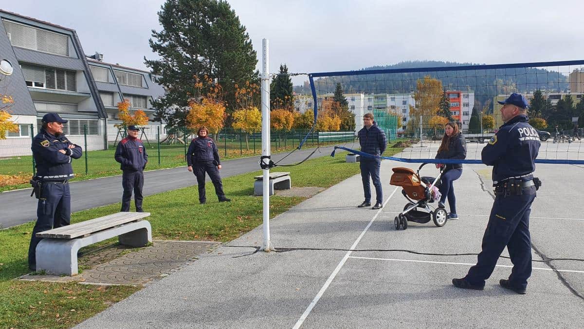 Na Ravnah občanka našla uporabljeno iglo. Pristojne službe so se že odzvale
