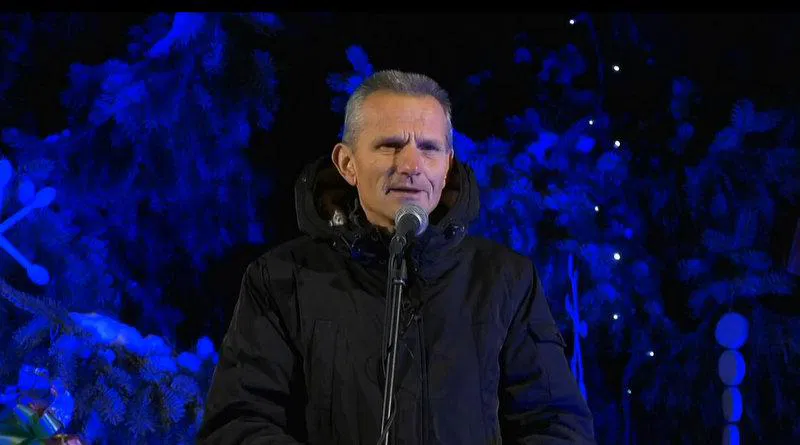 Posnetek: Na Prevaljah so prižgali praznične luči