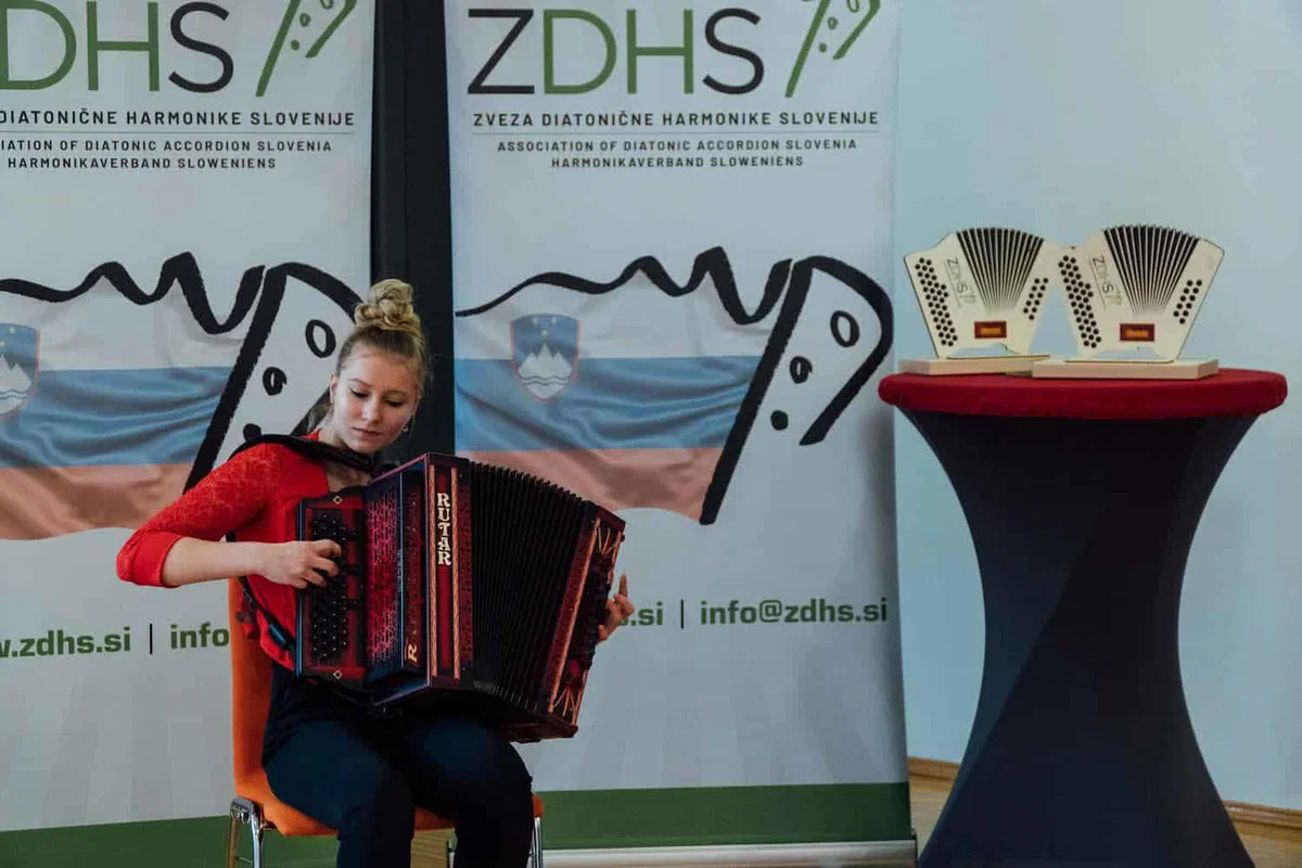 Na letošnjem državnem tekmovanju slavili Danaja Grebenc in Tjaša Lesjak