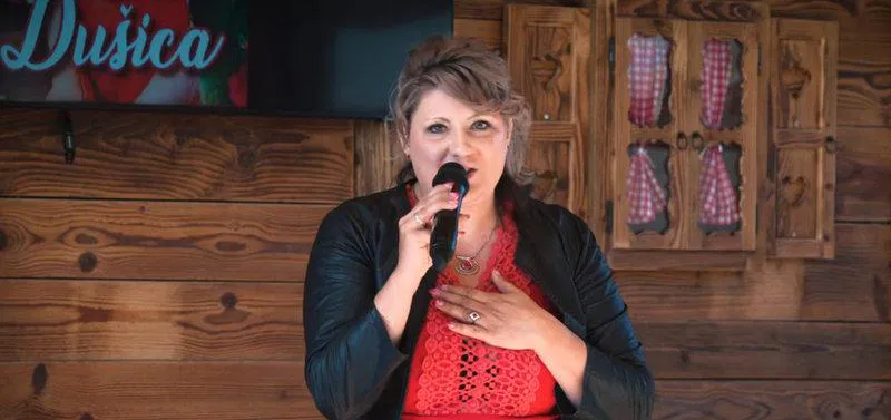 Ana Dušica posnela videospot za pesem Še pa še (VIDEO)