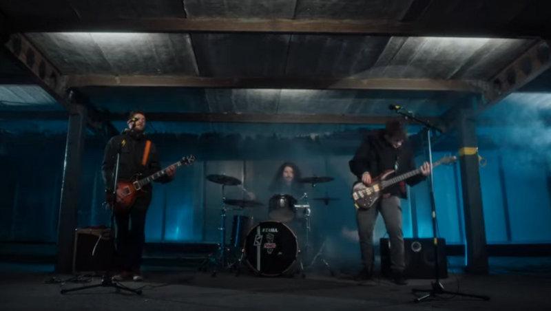 Glasbena skupina Manifest izdala nov videospot