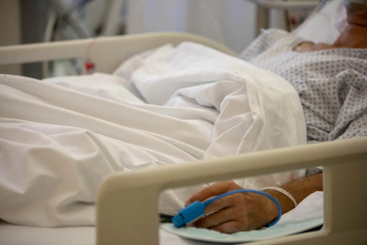 Po spremenjenem načinu poročanja o hospitaliziranih zaradi covida-19 v bolnišnicah 513 bolnikov