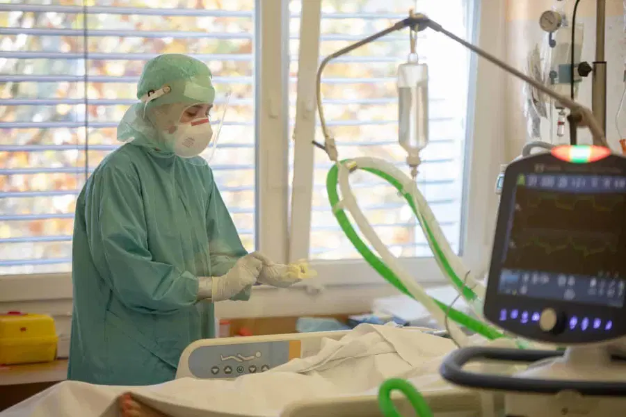 VIDEO: Obiskali smo covidni oddelek SB Slovenj Gradec, kjer je med hospitaliziranimi tudi otrok