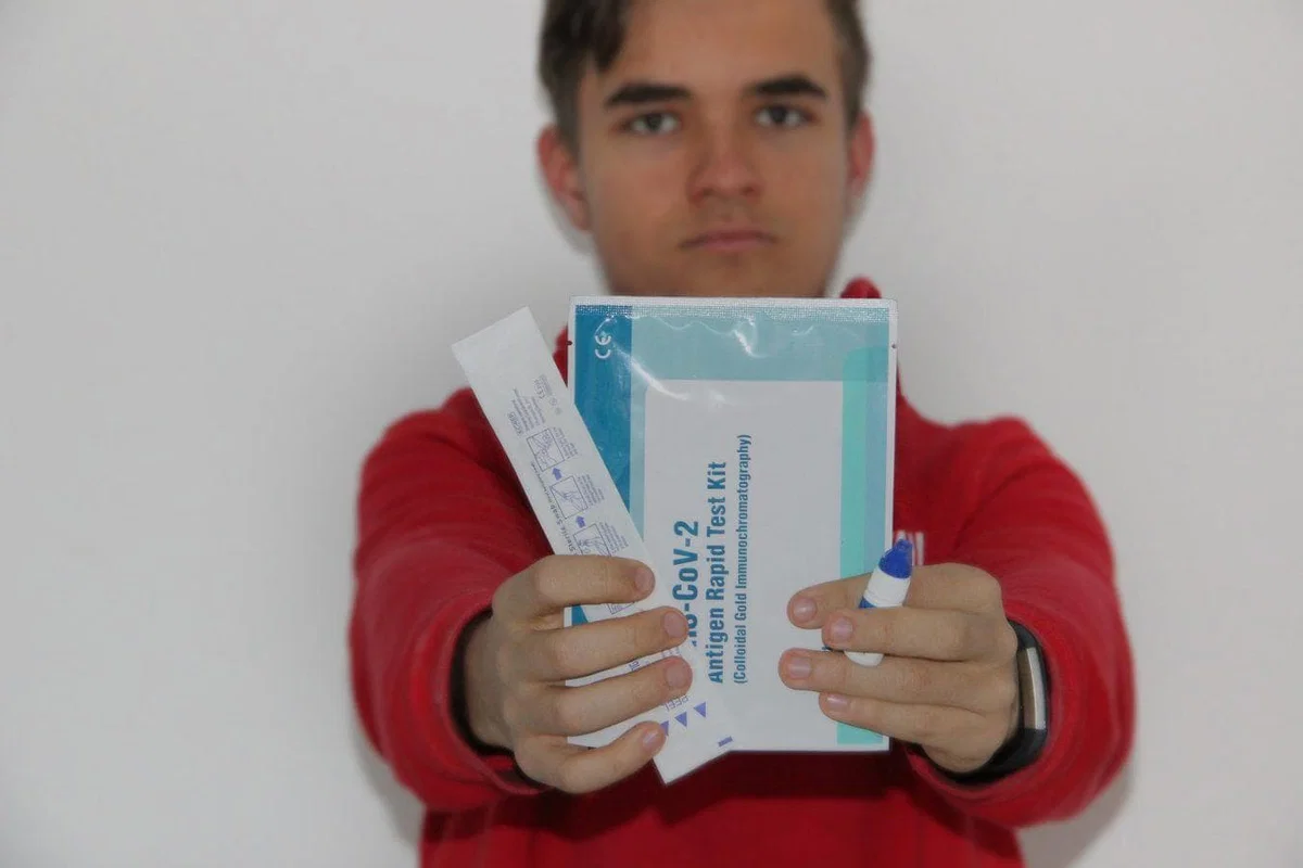 V ponedeljek v Sloveniji 11.810 novih okužb