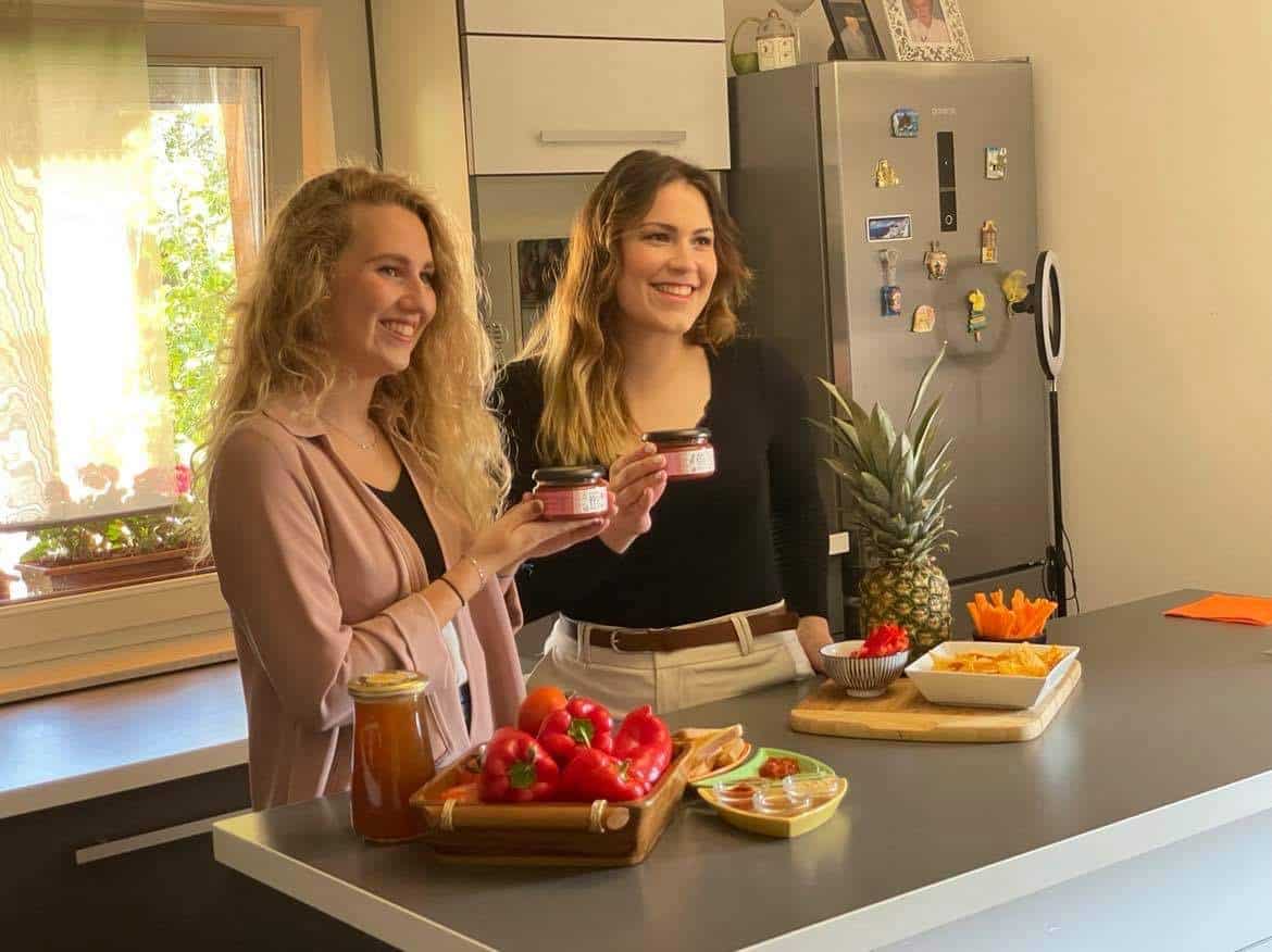 V 6. sezoni projekta Štartaj Slovenja tudi koroški izdelek. Pomagajmo Tajdi in Tjaši do zmage