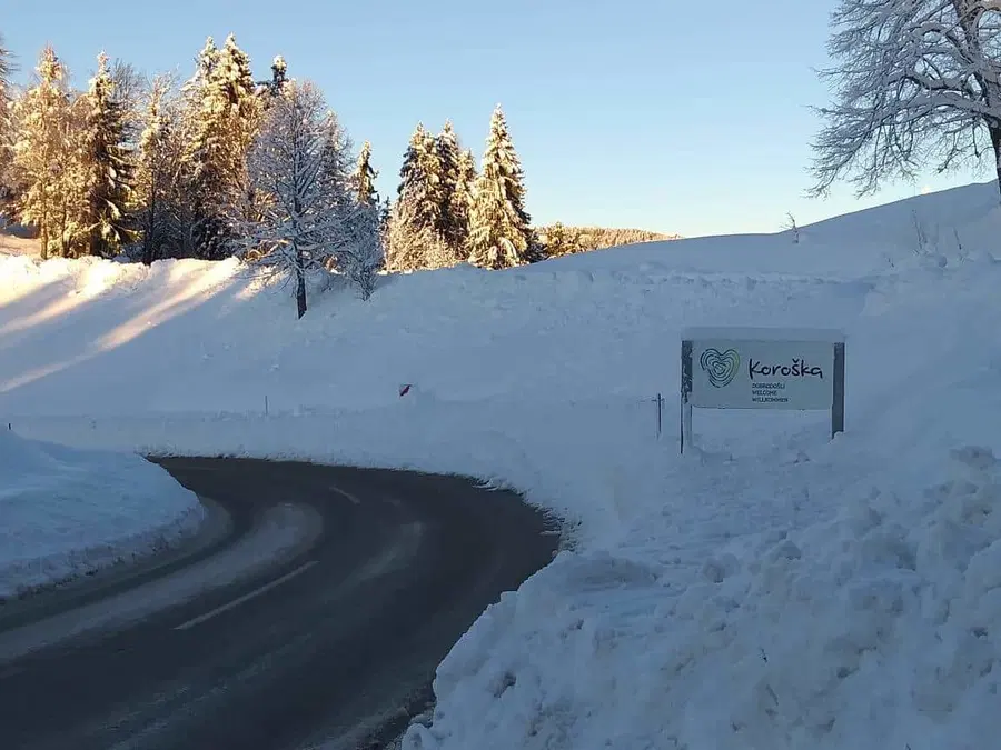 V bolnišnicah manj kot 1000 covidnih bolnikov. Na Koroškem v torek 33 novih okužb. Vsi primeri omikrona v Evropi asimptomatski ali blagi
